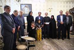 تجلیل استاندار همدان از خانواده شهید سازمان آموزش فنی‌وحرفه‌ای در اسدآباد 